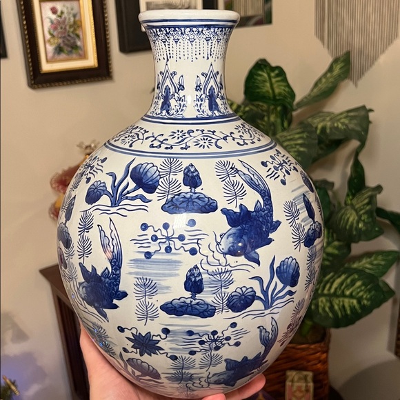 Vintage Blue and White Chinoiserie Koi Vase Blue Willow Style Hollywood Regency - Picture 1 of 8